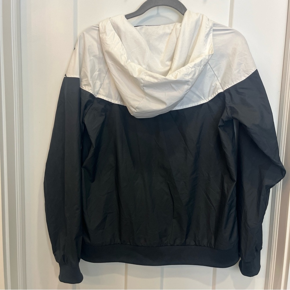 Nike Woman’s Hooded Windbreaker Jacket Colorblock Windrunner Size XL Black White - Picture 9 of 11